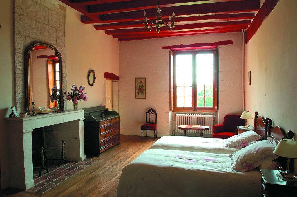 Bed and Breakfast Chateau De La Noblaye Lemere Zimmer foto